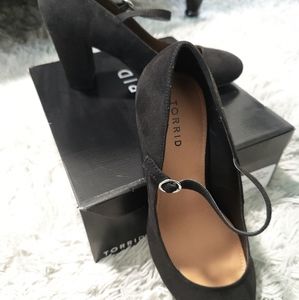 BLACK MARY JANE PUMP (WW)